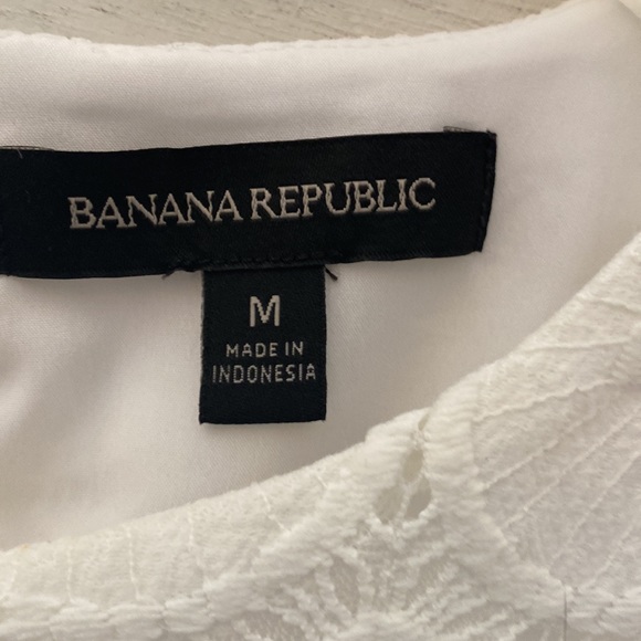 Banana Republic medium white lace sleeveless blouse non smokers - Picture 2 of 4